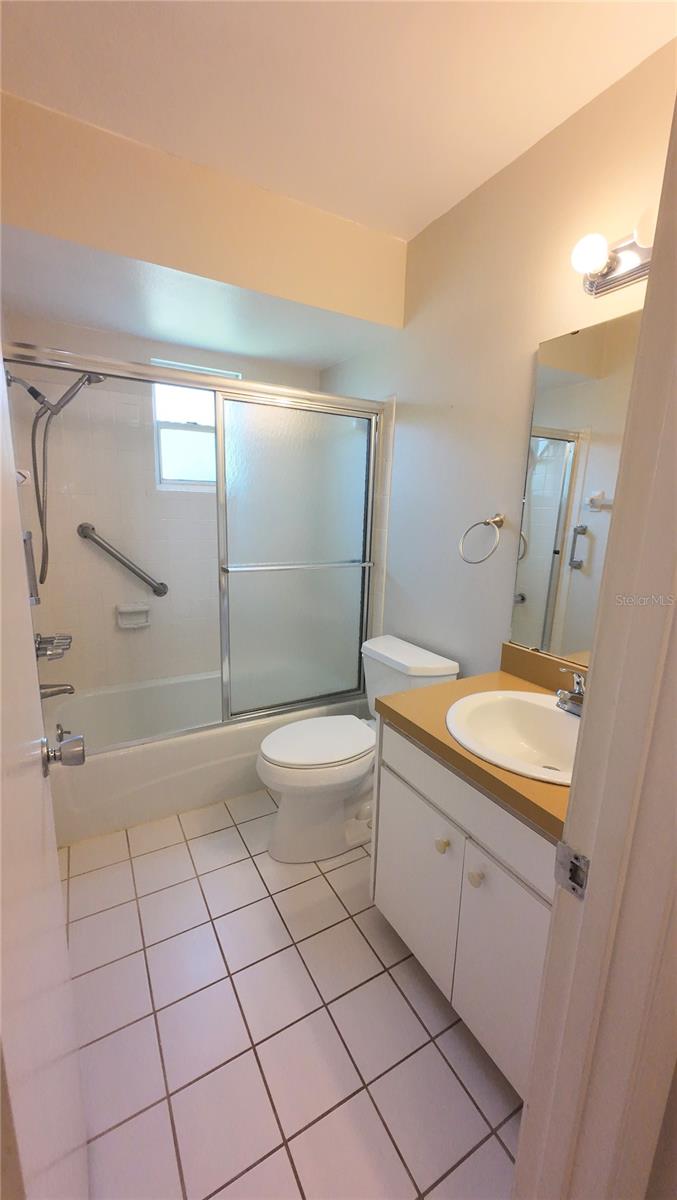 Image 13 of 28 For 623 Park Circle