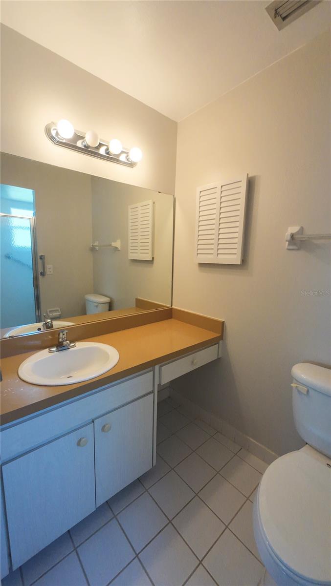 Image 16 of 28 For 623 Park Circle
