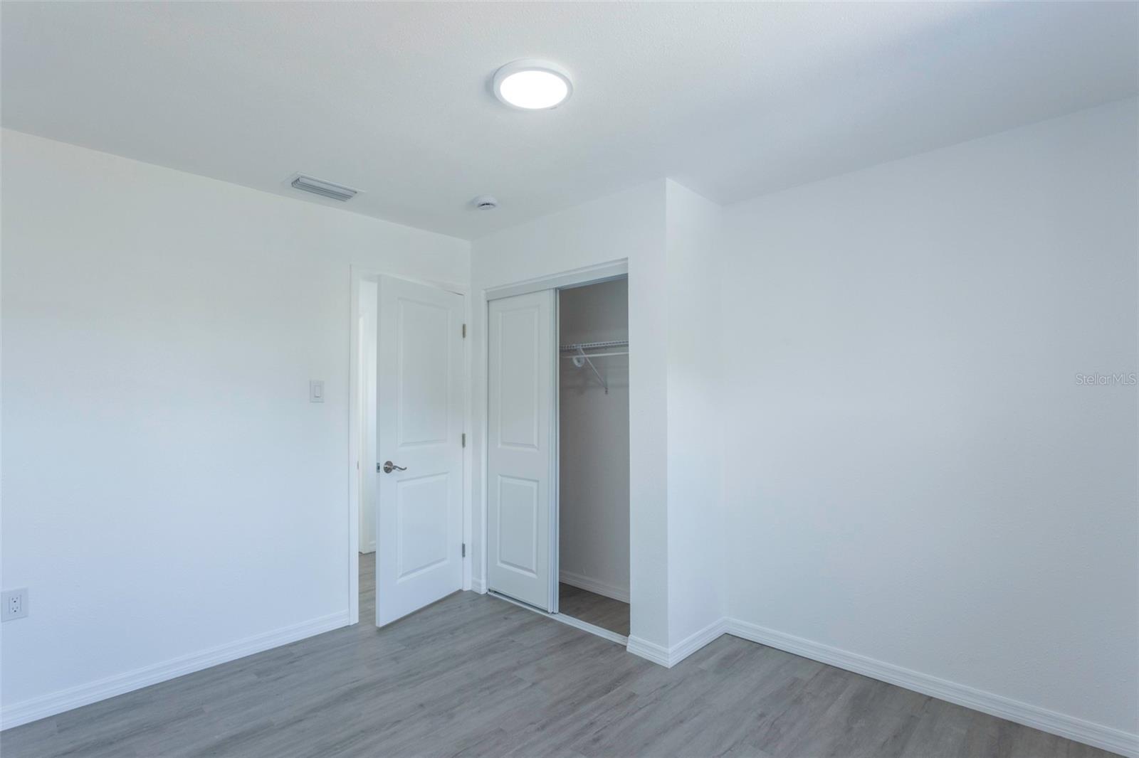 Image 11 of 34 For 14820 Atlantic Avenue