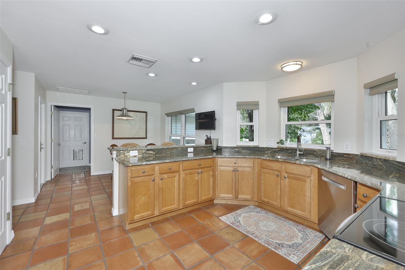 Listing photo id 35 for 3301 Timberlee Road