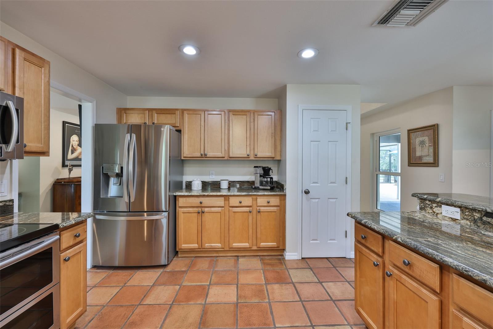 Listing photo id 37 for 3301 Timberlee Road