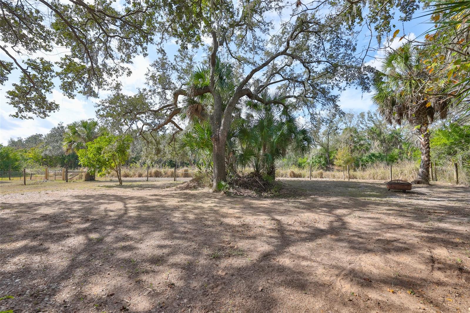 Listing photo id 74 for 3301 Timberlee Road