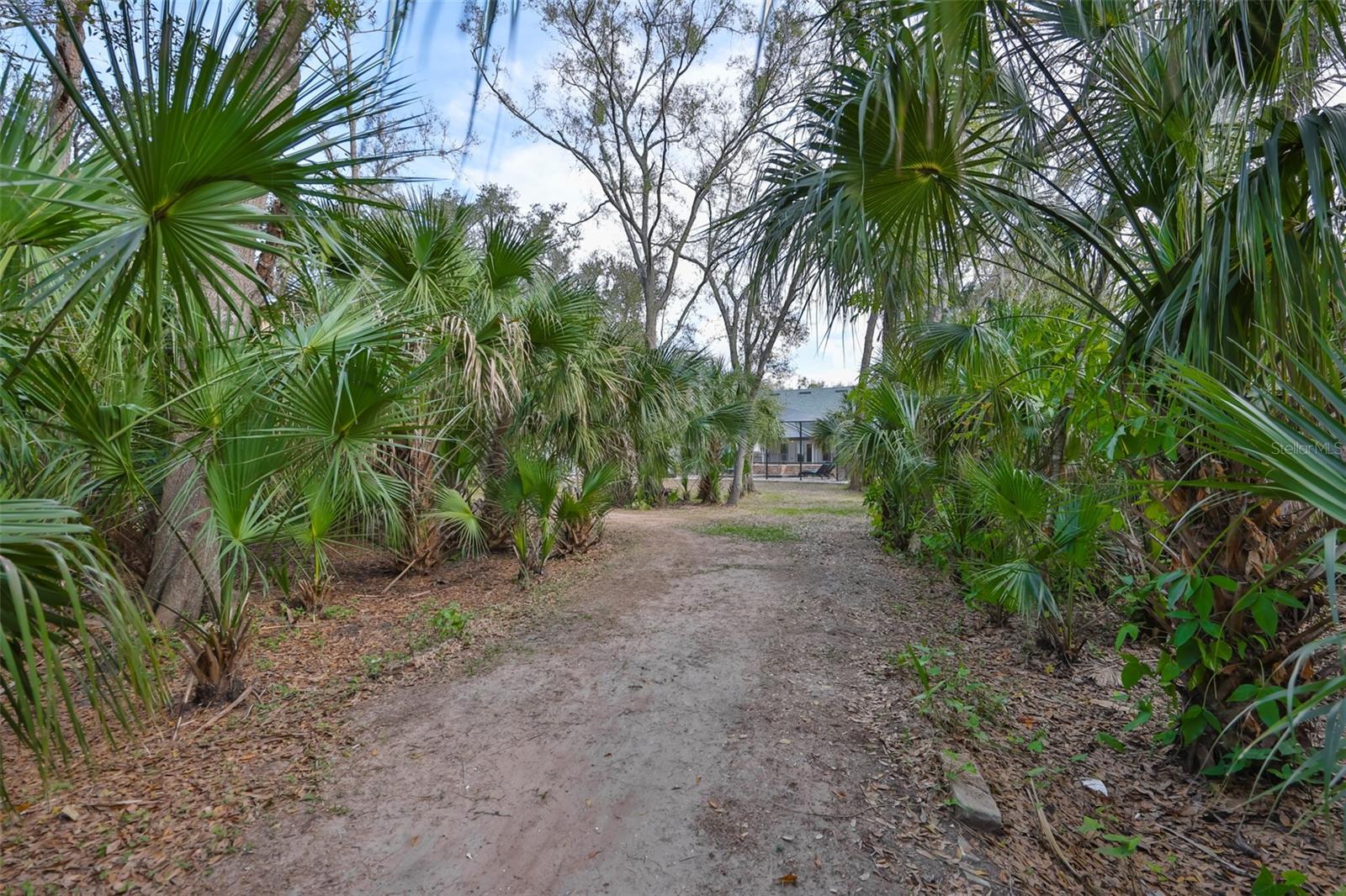 Listing photo id 82 for 3301 Timberlee Road