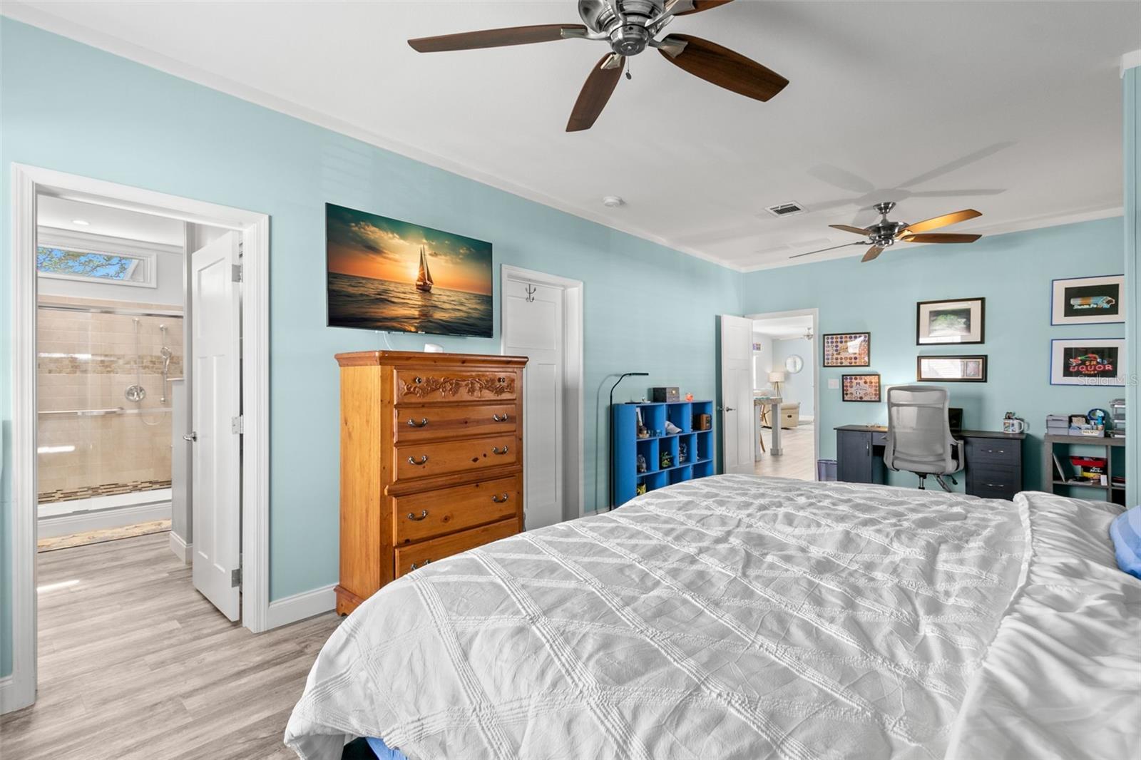 Image 17 of 33 For 6901 Americana Drive Ne 102