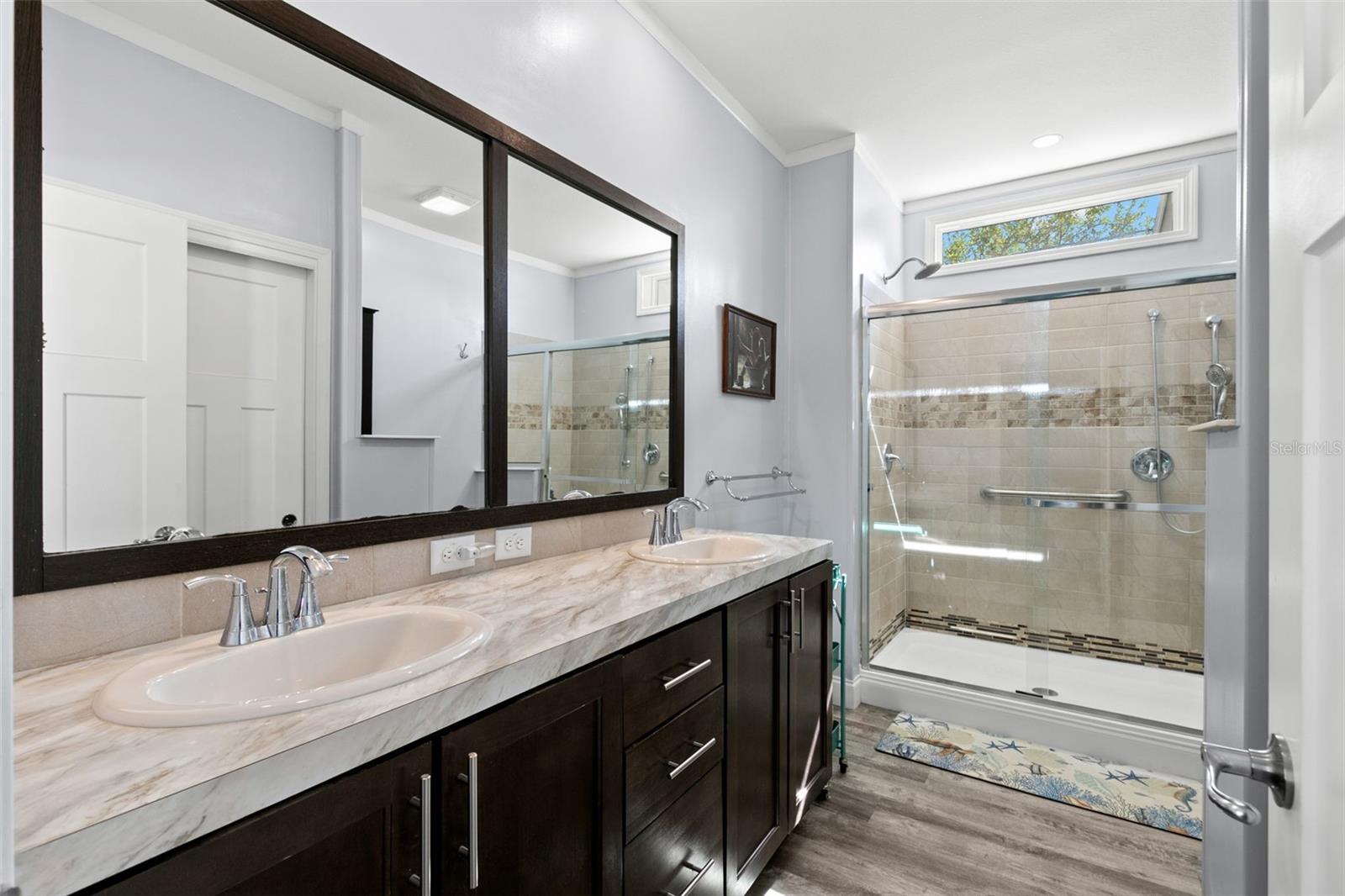 Image 18 of 33 For 6901 Americana Drive Ne 102