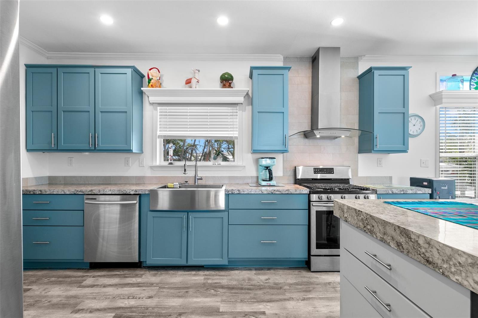 Image 6 of 33 For 6901 Americana Drive Ne 102