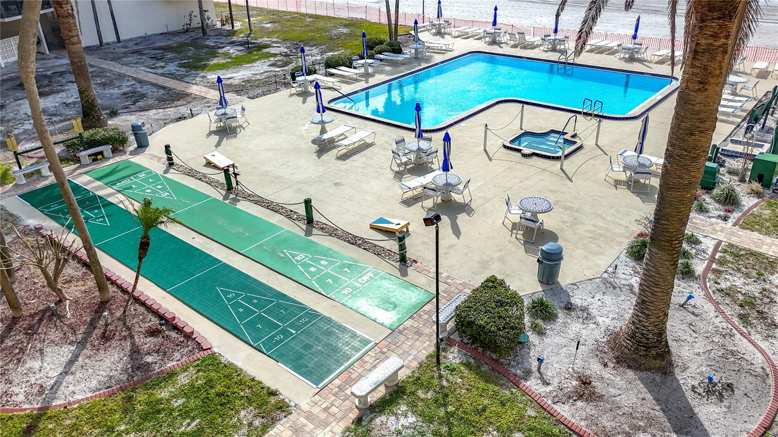 Image 15 of 34 For 18304 Gulf Boulevard 610