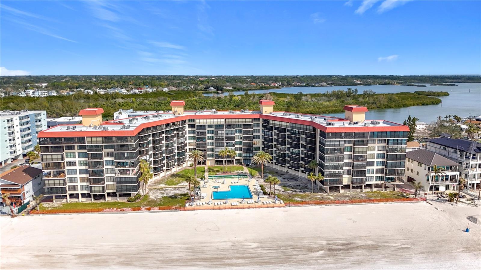 Image 22 of 34 For 18304 Gulf Boulevard 610