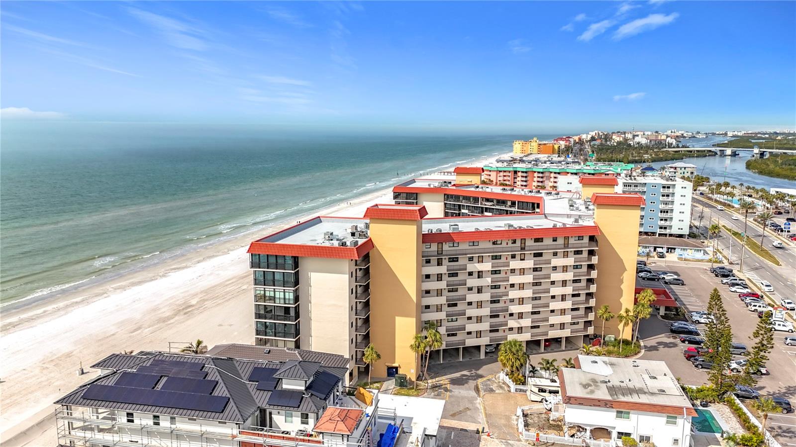 Image 25 of 34 For 18304 Gulf Boulevard 610