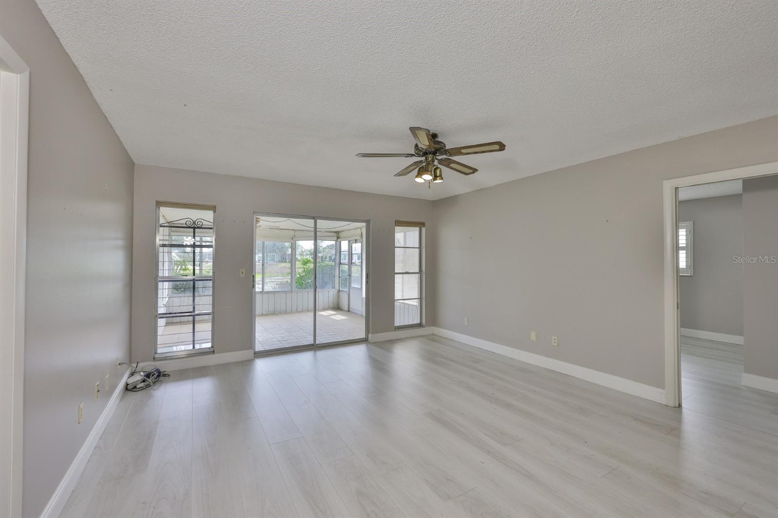 Image 11 of 50 For 412 Pebble Beach Boulevard