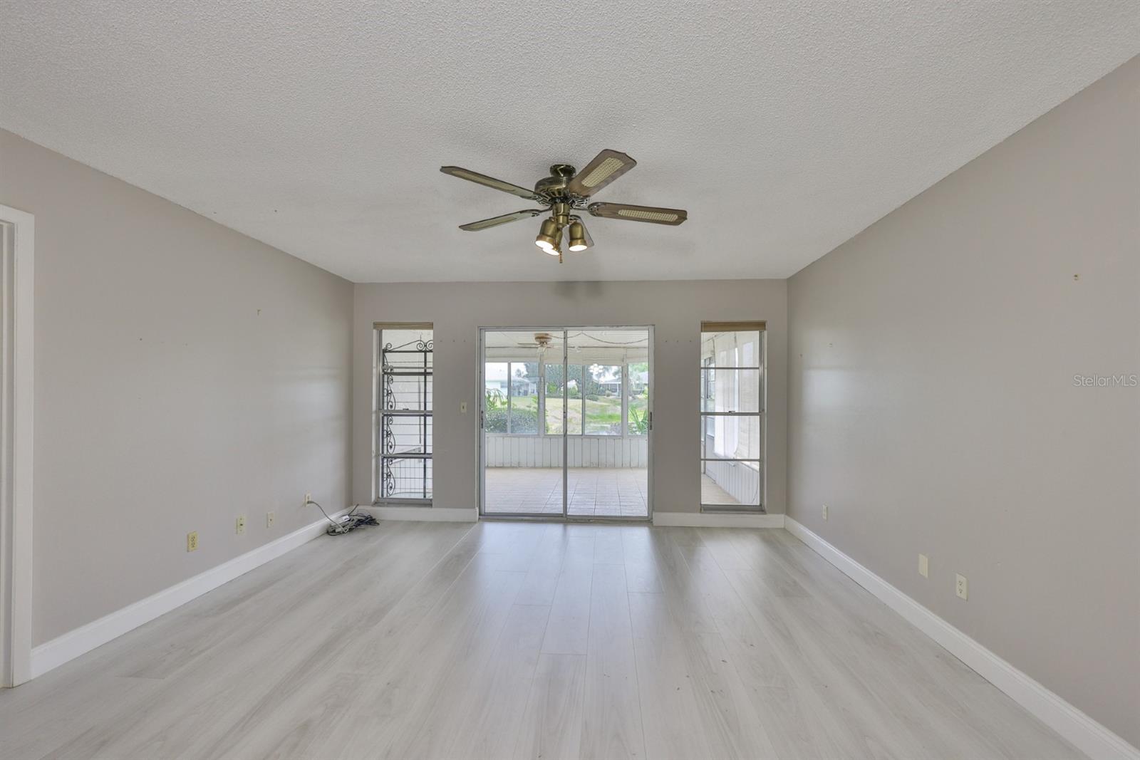 Image 12 of 50 For 412 Pebble Beach Boulevard