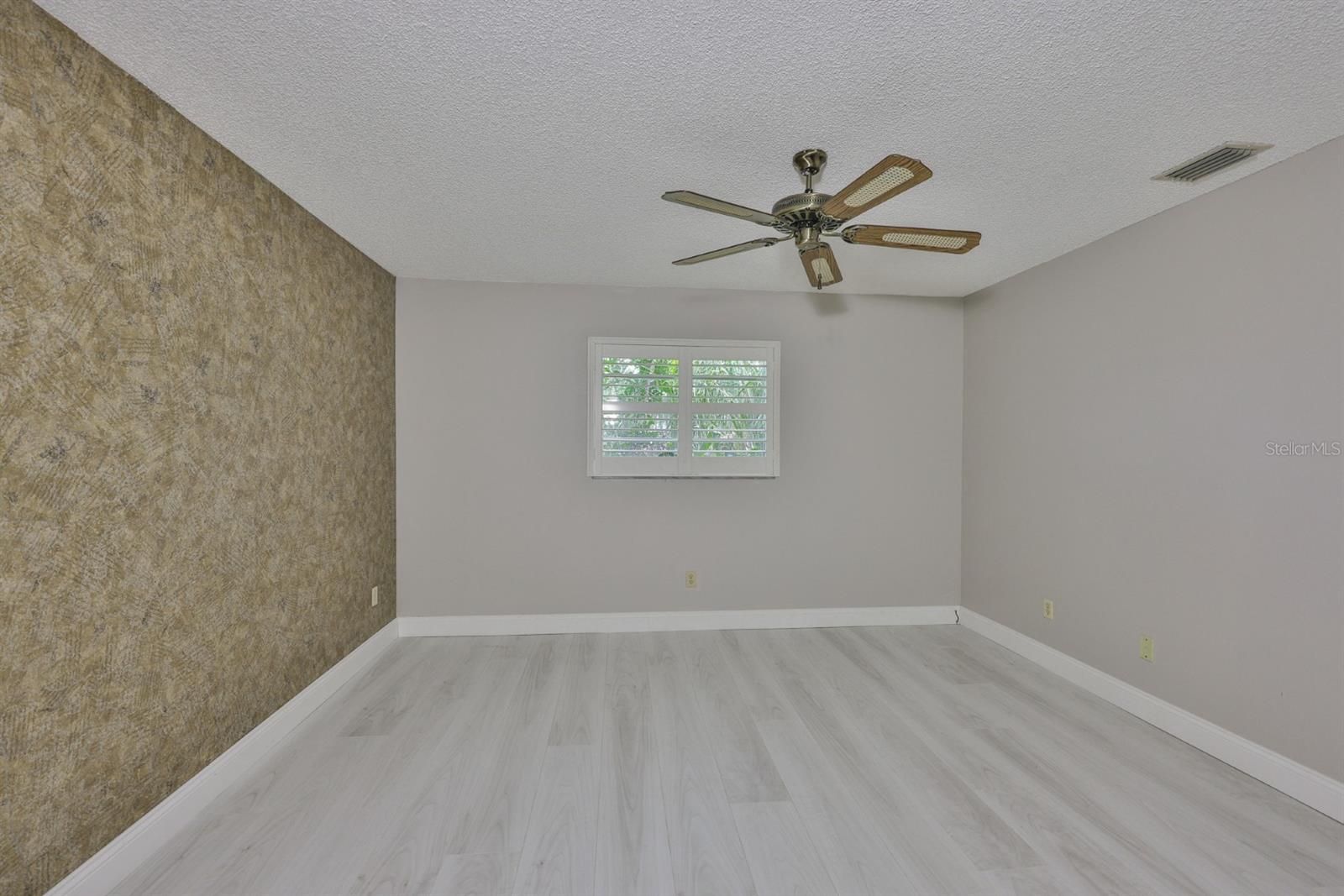 Image 23 of 50 For 412 Pebble Beach Boulevard