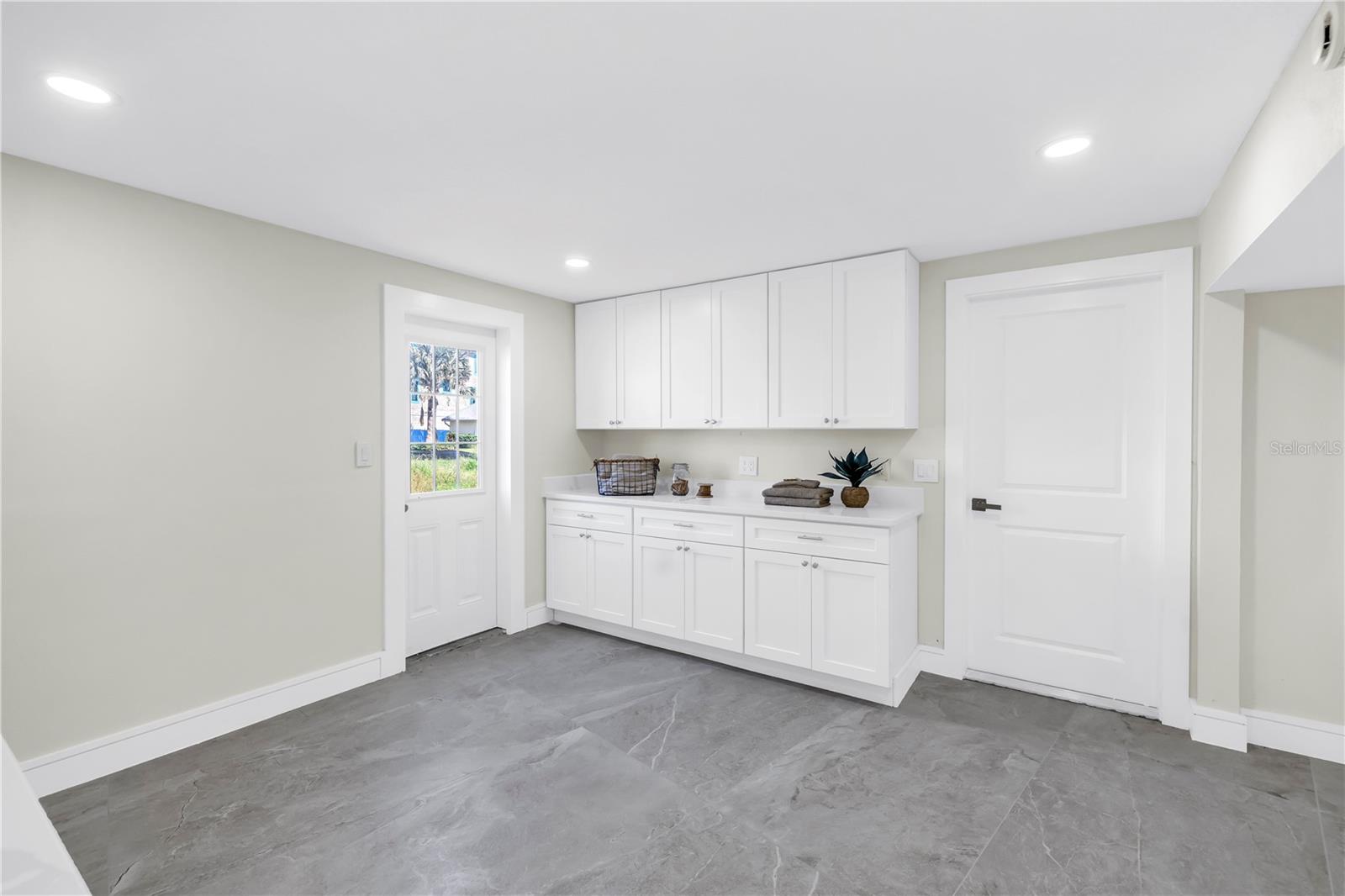 Image 26 of 81 For 17601 Sterling Terrace