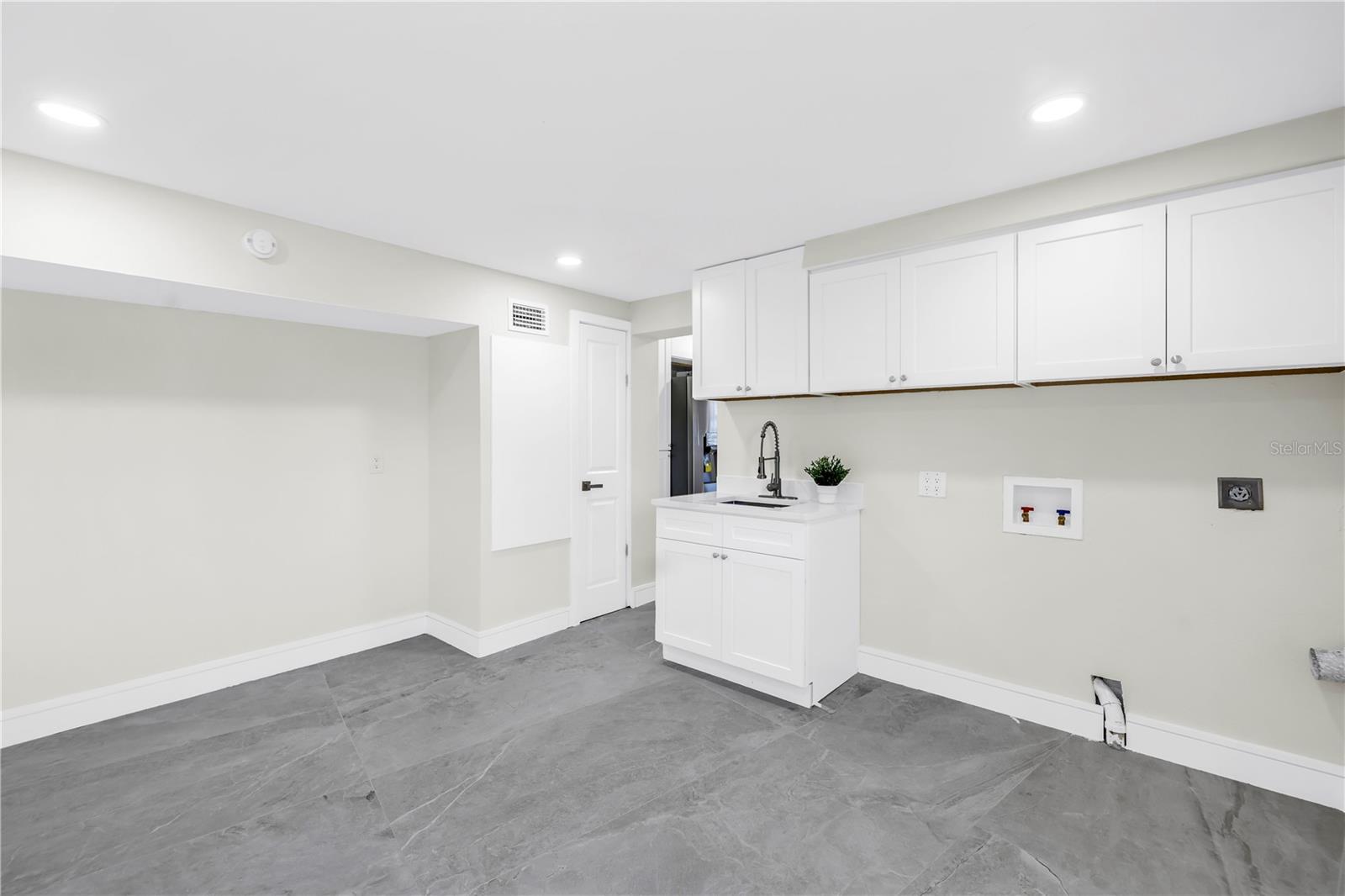 Image 28 of 81 For 17601 Sterling Terrace