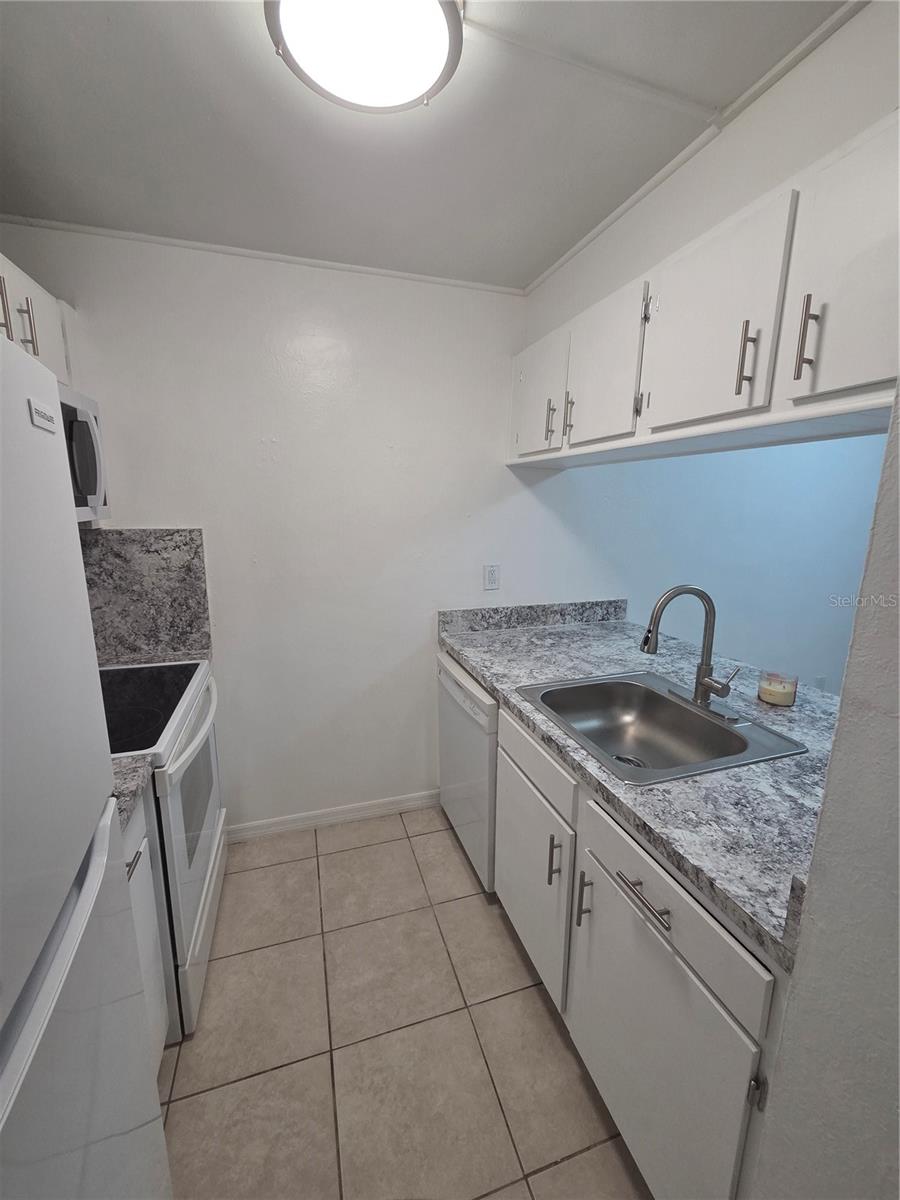 Image 7 of 35 For 1799 Highland Avenue 31