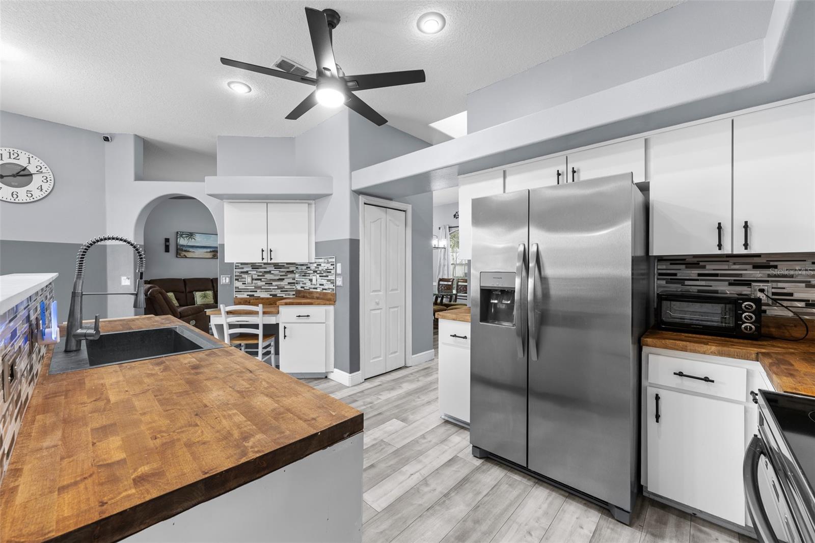 Image 11 of 72 For 5230 Halstead Lane
