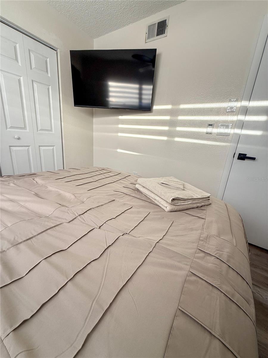 Image 13 of 15 For 7011 Oakwood Drive