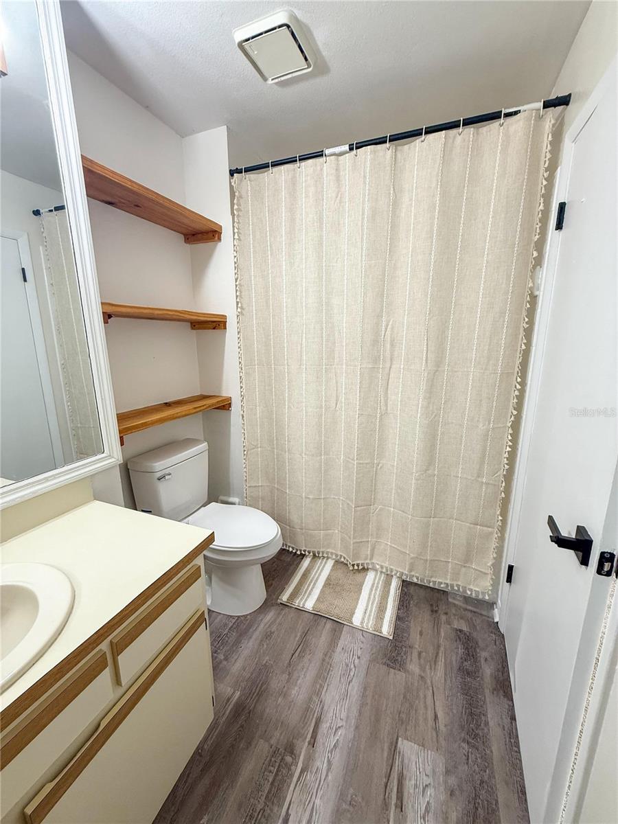 Image 15 of 15 For 7011 Oakwood Drive