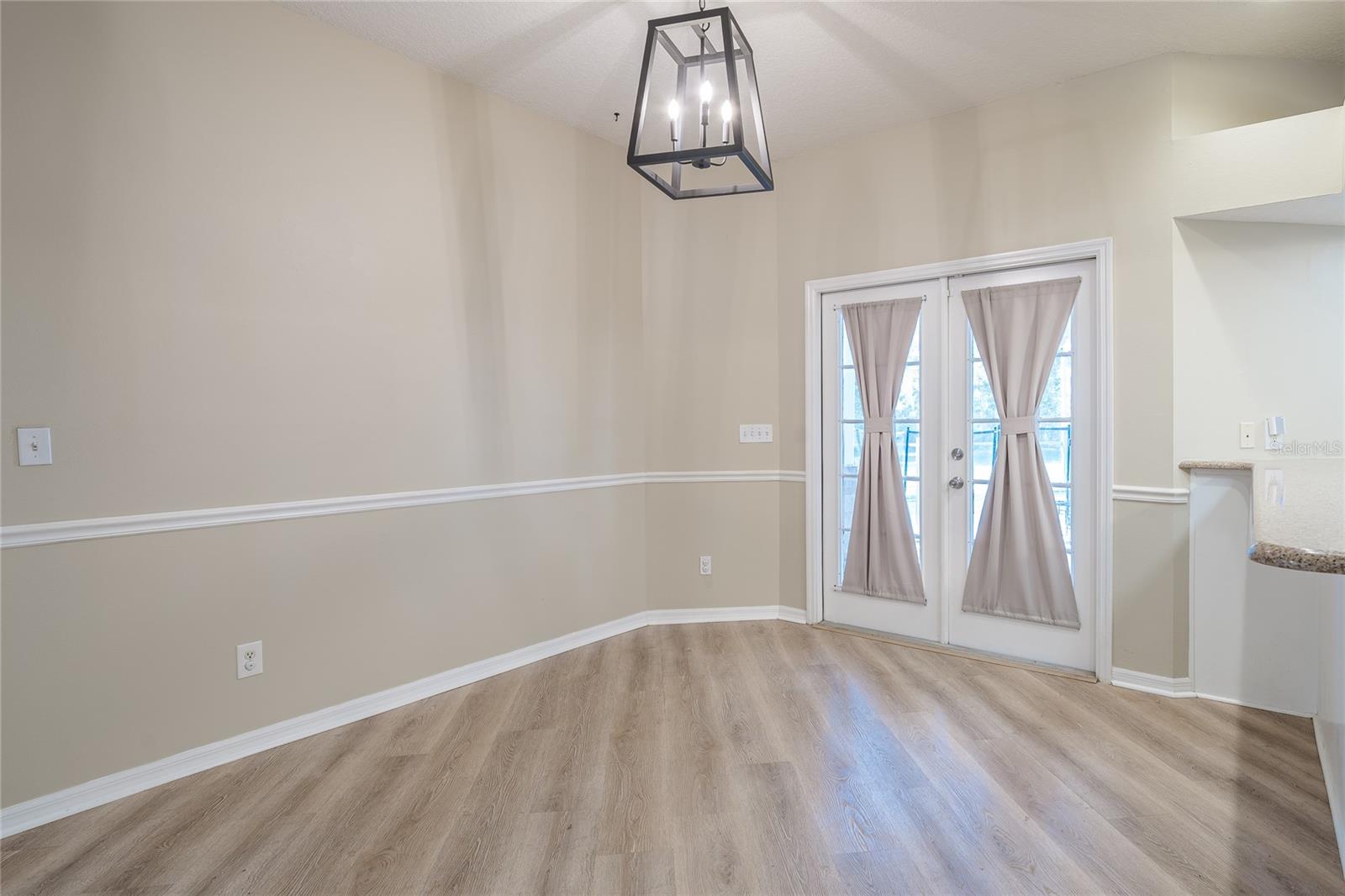 Image 18 of 39 For 3919 Appletree Drive