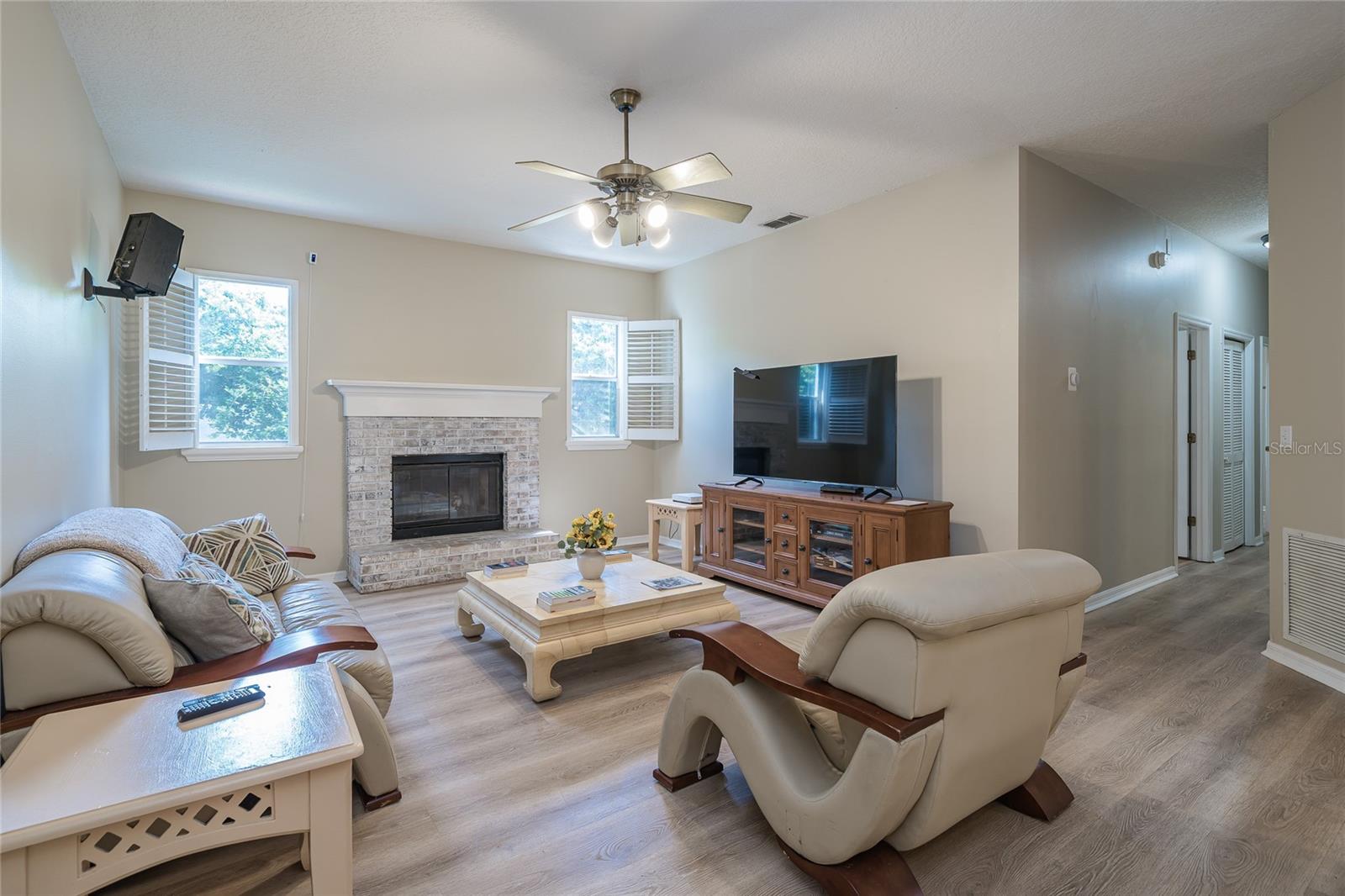 Image 19 of 39 For 3919 Appletree Drive