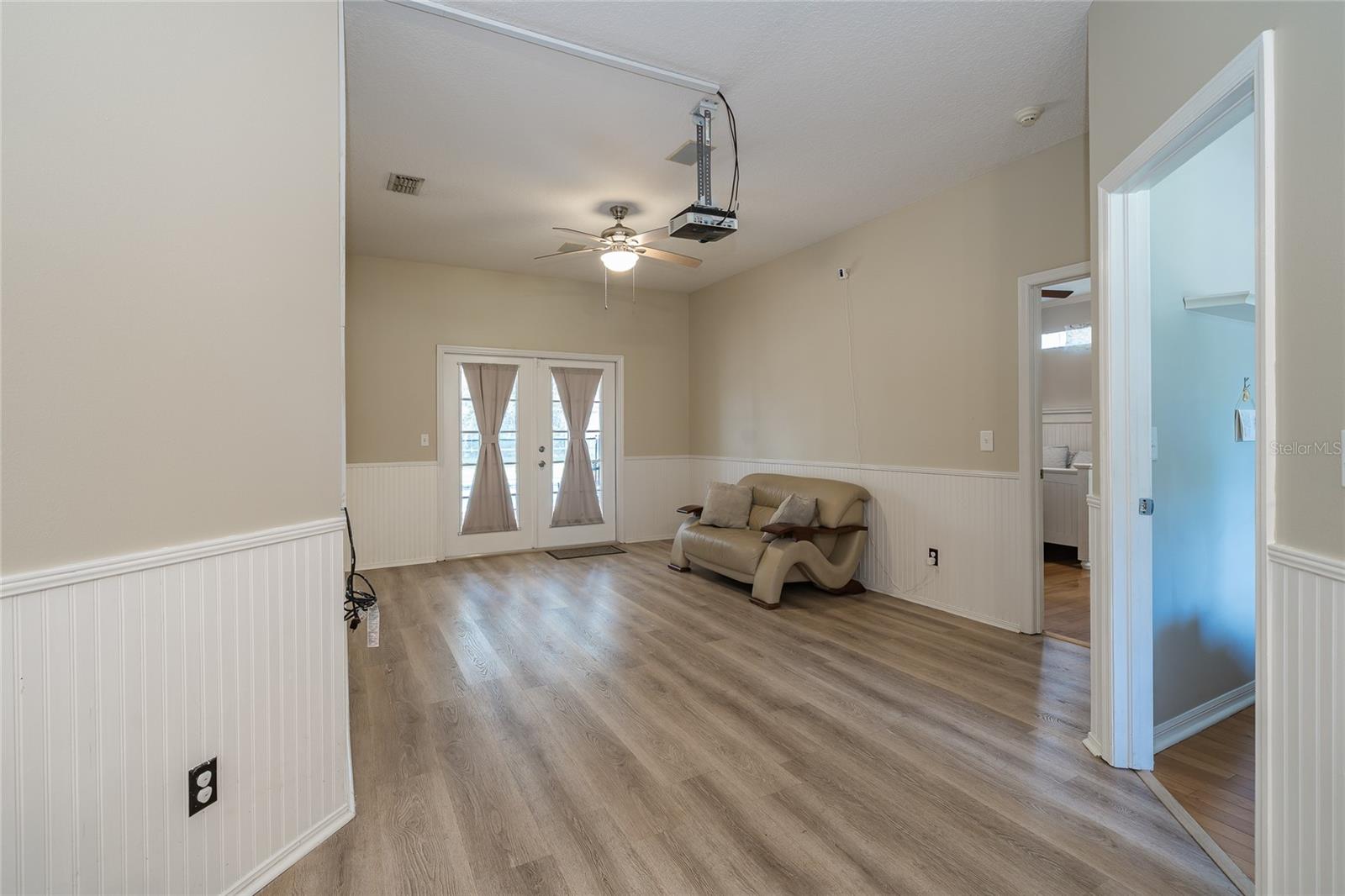 Image 3 of 39 For 3919 Appletree Drive