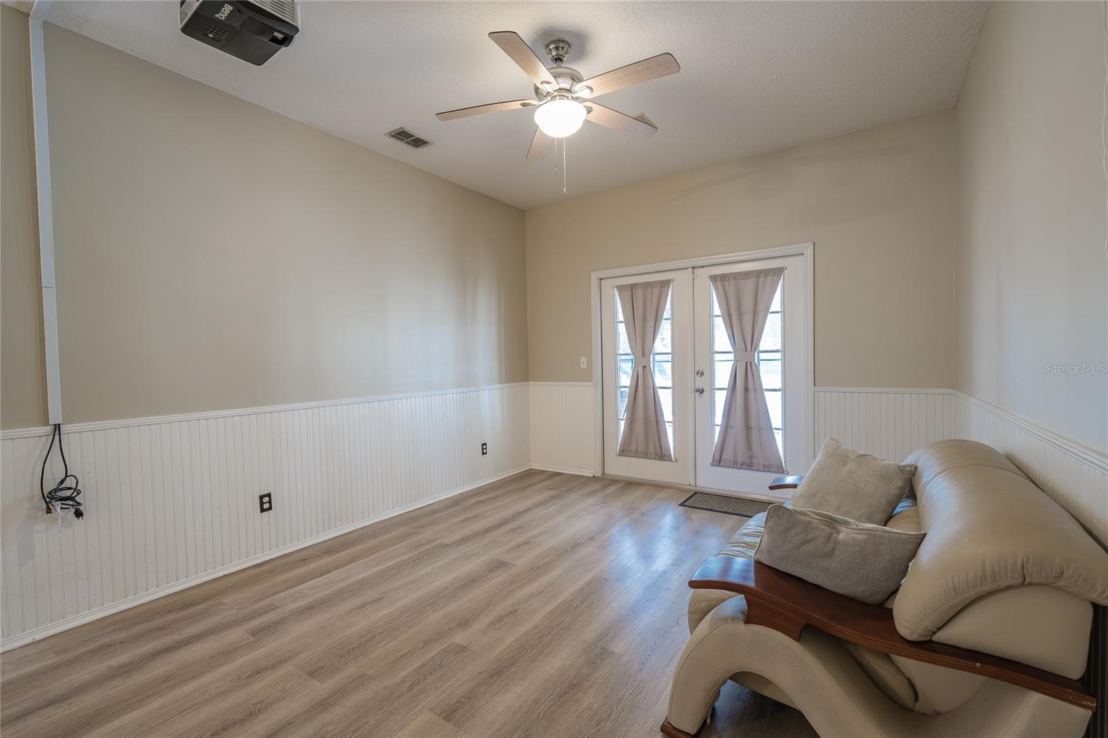 Image 5 of 39 For 3919 Appletree Drive