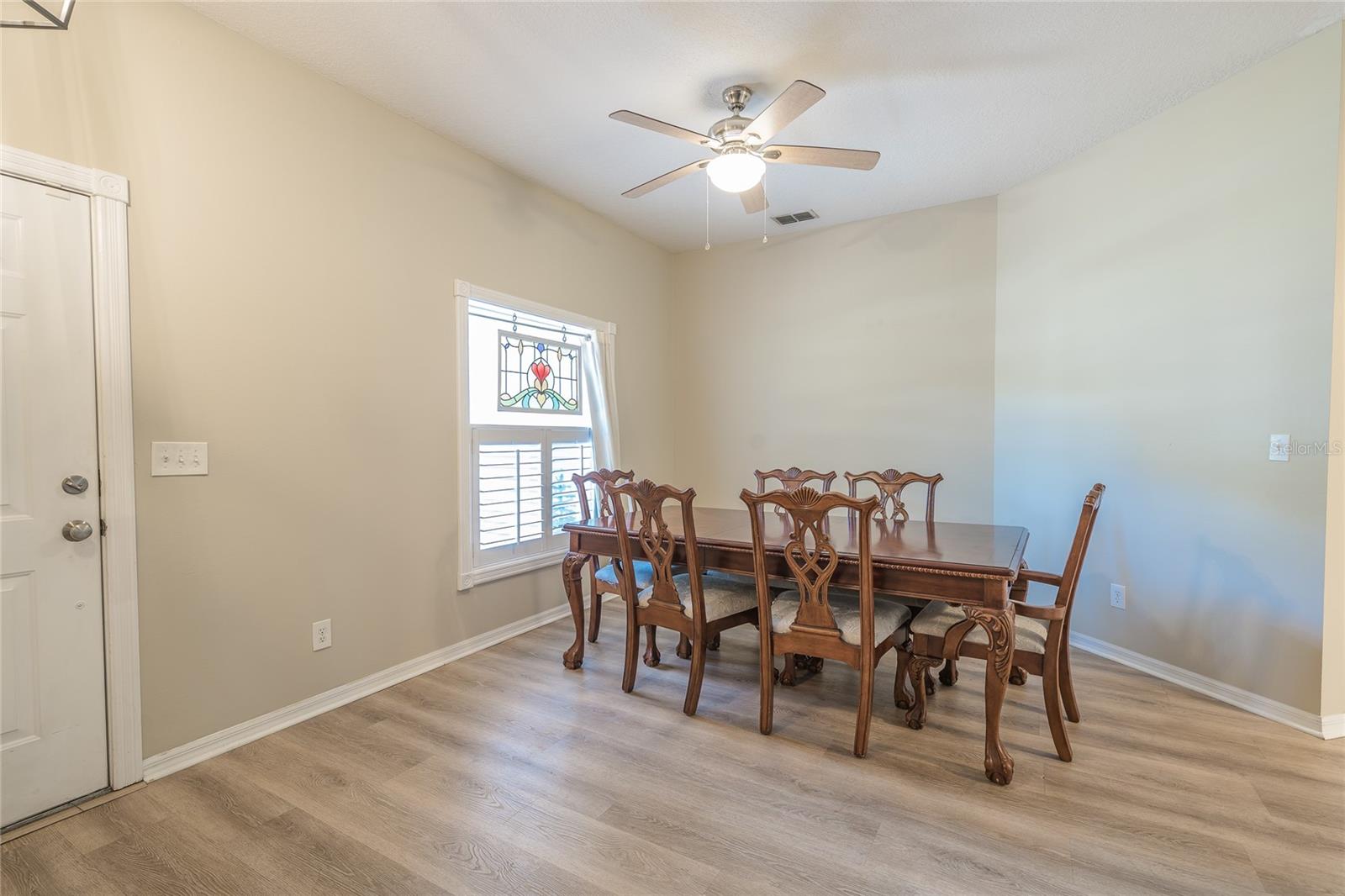 Image 7 of 39 For 3919 Appletree Drive