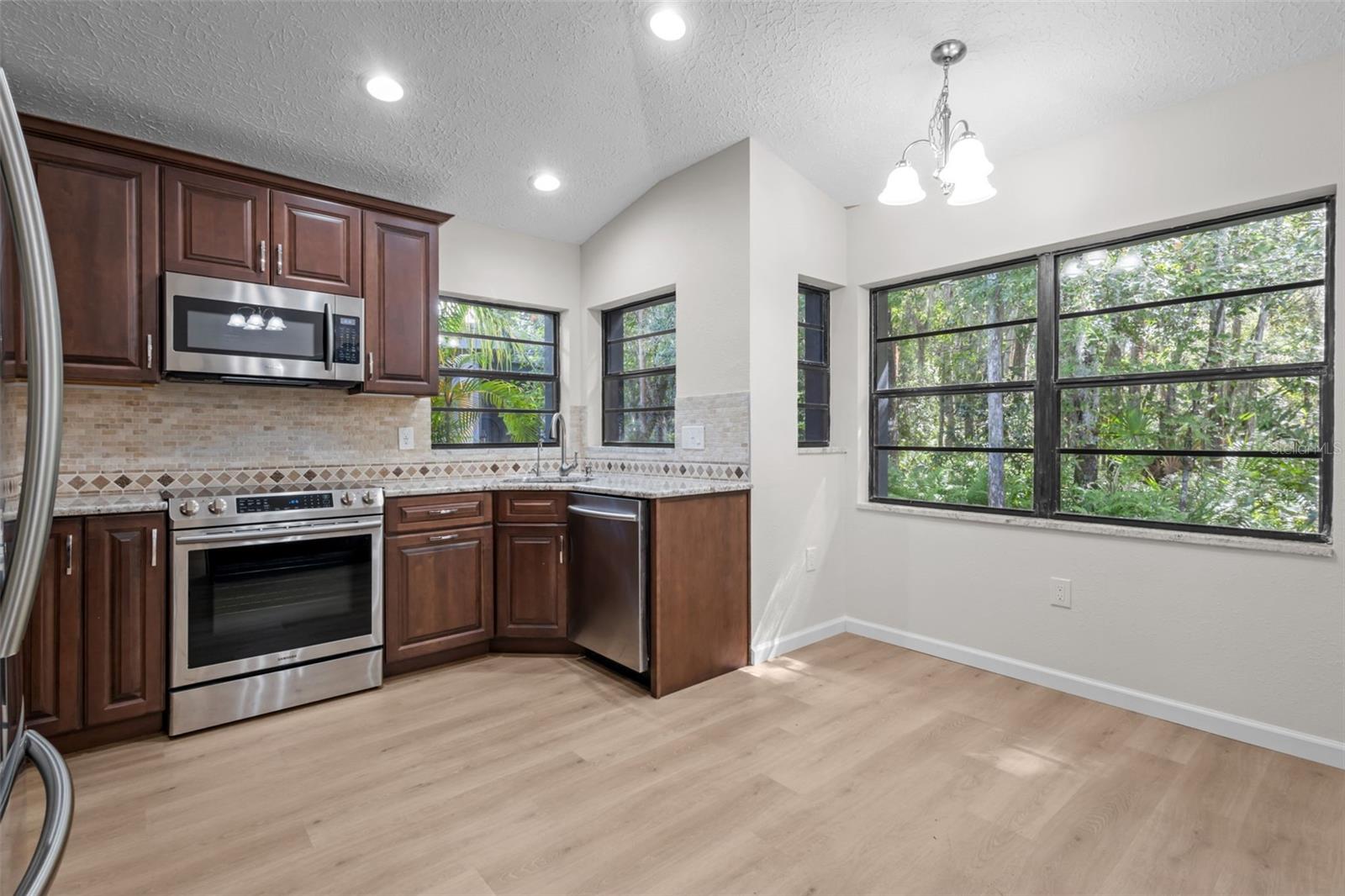 Image 10 of 38 For 887 Lucas Lane