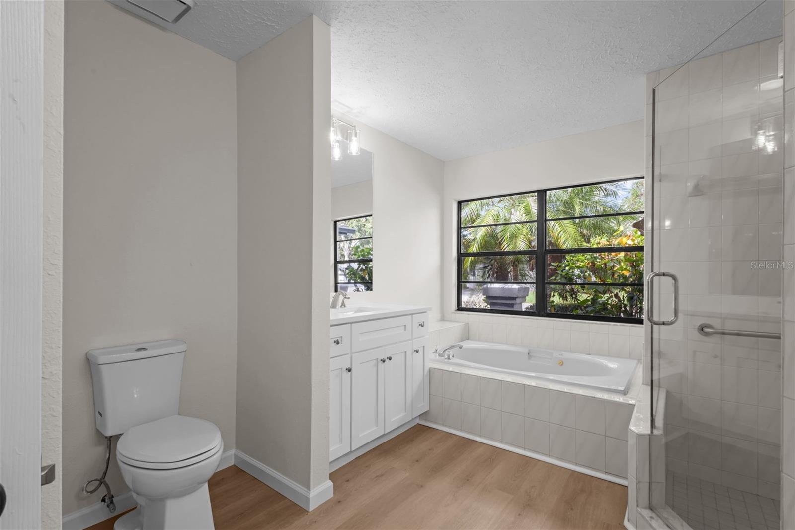 Image 20 of 38 For 887 Lucas Lane