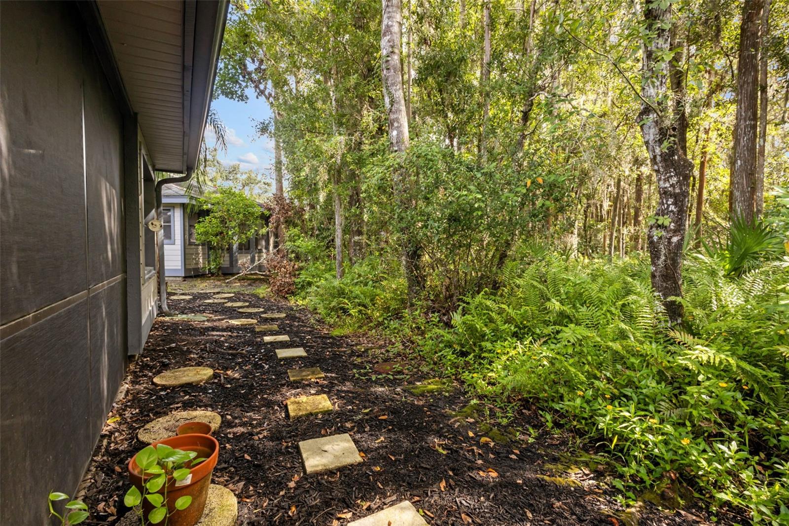 Image 38 of 38 For 887 Lucas Lane