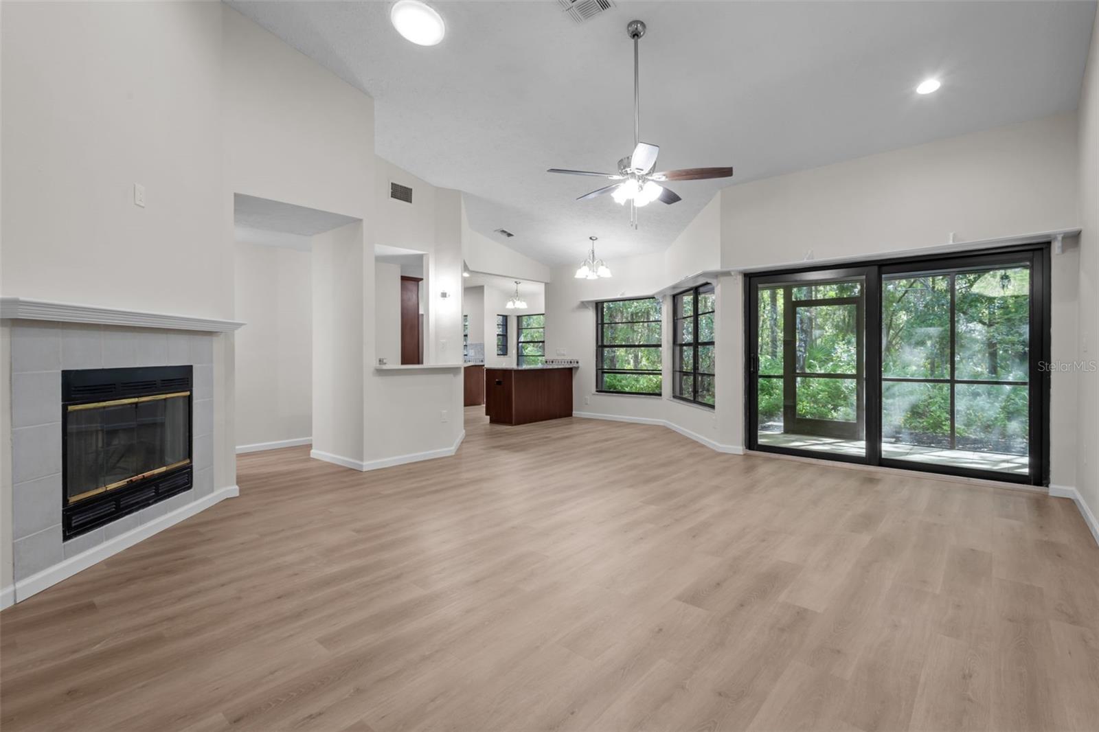 Image 5 of 38 For 887 Lucas Lane