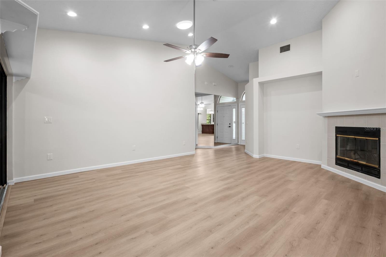 Image 6 of 38 For 887 Lucas Lane