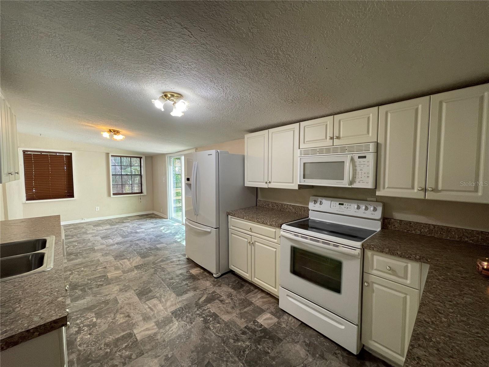 Image 12 of 39 For 2525 Emma Circle