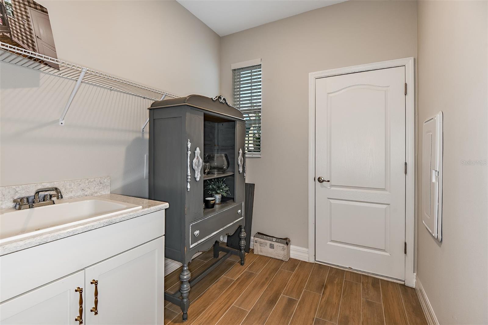 Image 7 of 8 For 210 Villa Luna Lane