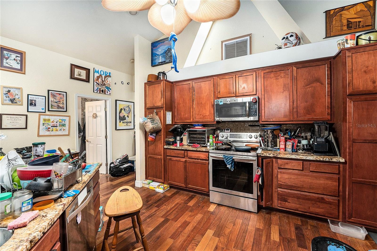 Image 4 of 20 For 360 10th Avenue S