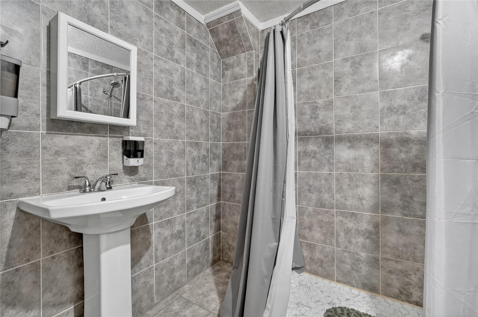 Image 14 of 26 For 3087 Duane Avenue