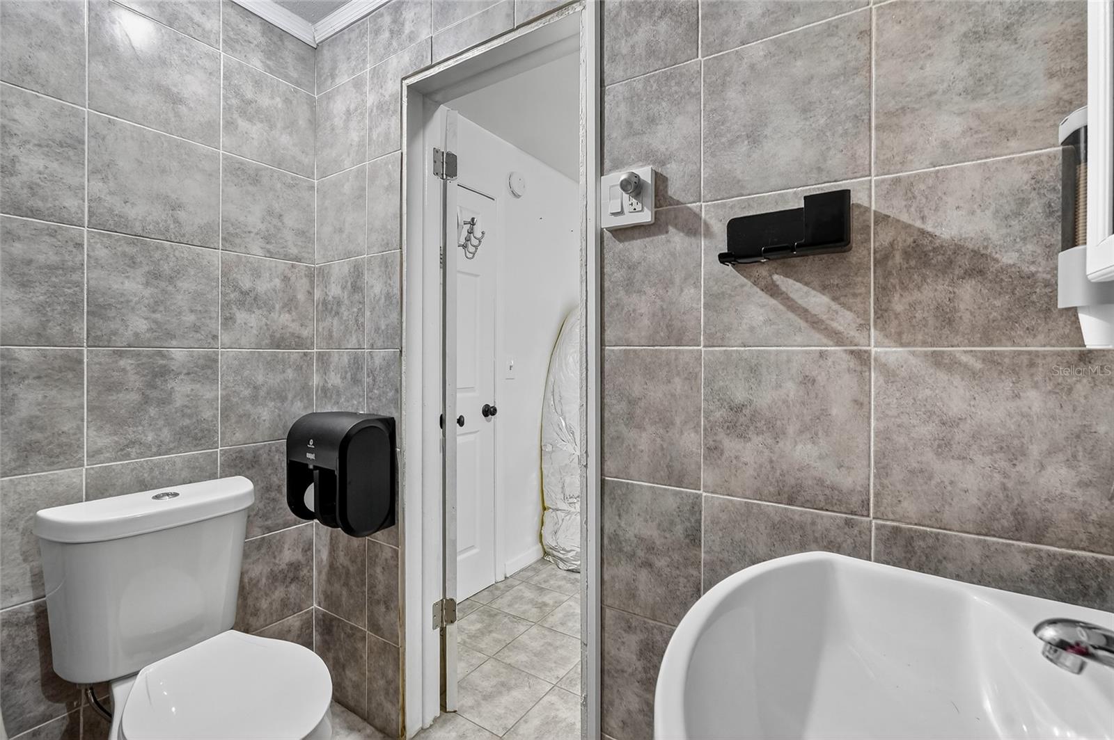 Image 15 of 26 For 3087 Duane Avenue