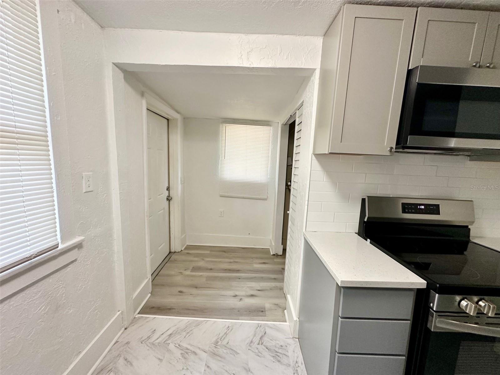 Image 6 of 13 For 4736 20th Street N
