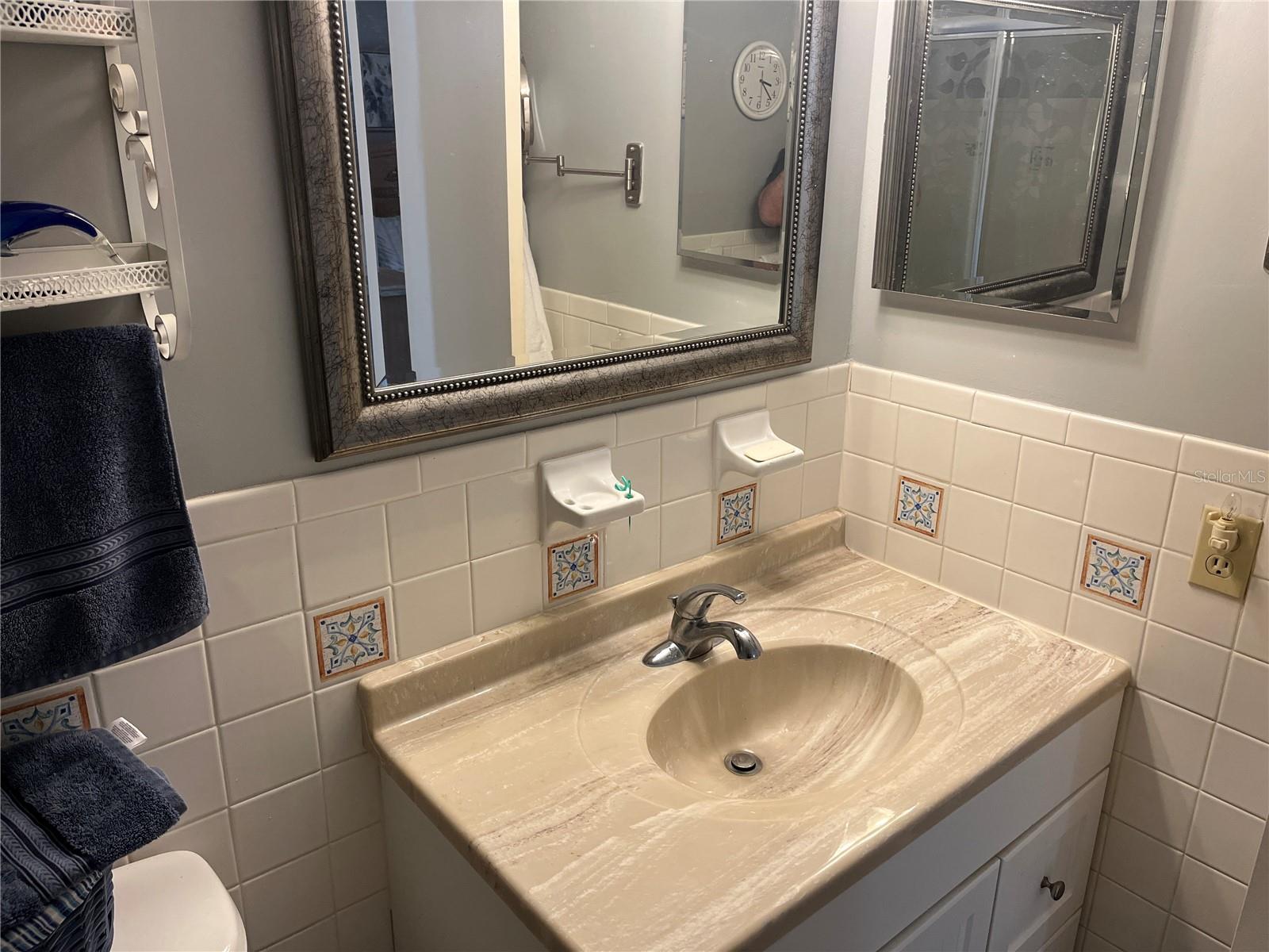 Image 10 of 41 For 2462 Brazilia Drive 22