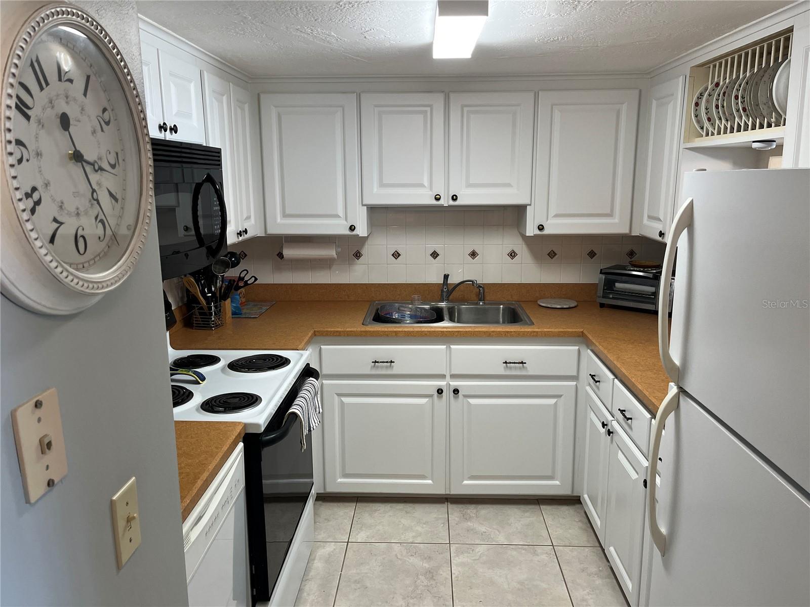 Image 7 of 41 For 2462 Brazilia Drive 22