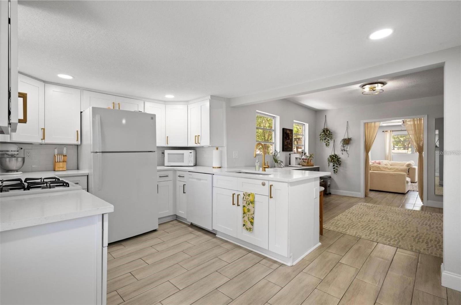 Image 10 of 19 For 2821 Marconi Street