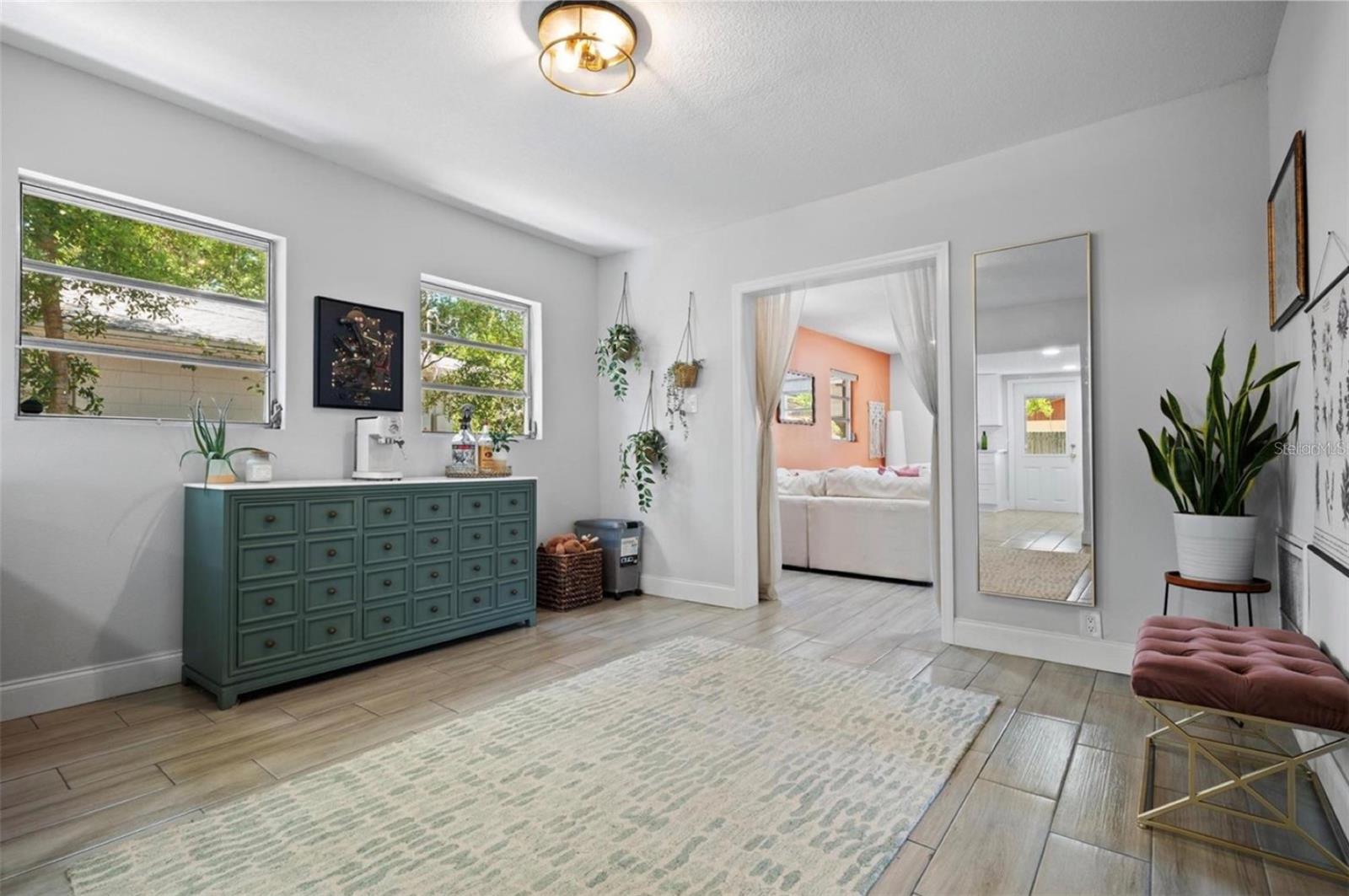 Image 6 of 19 For 2821 Marconi Street