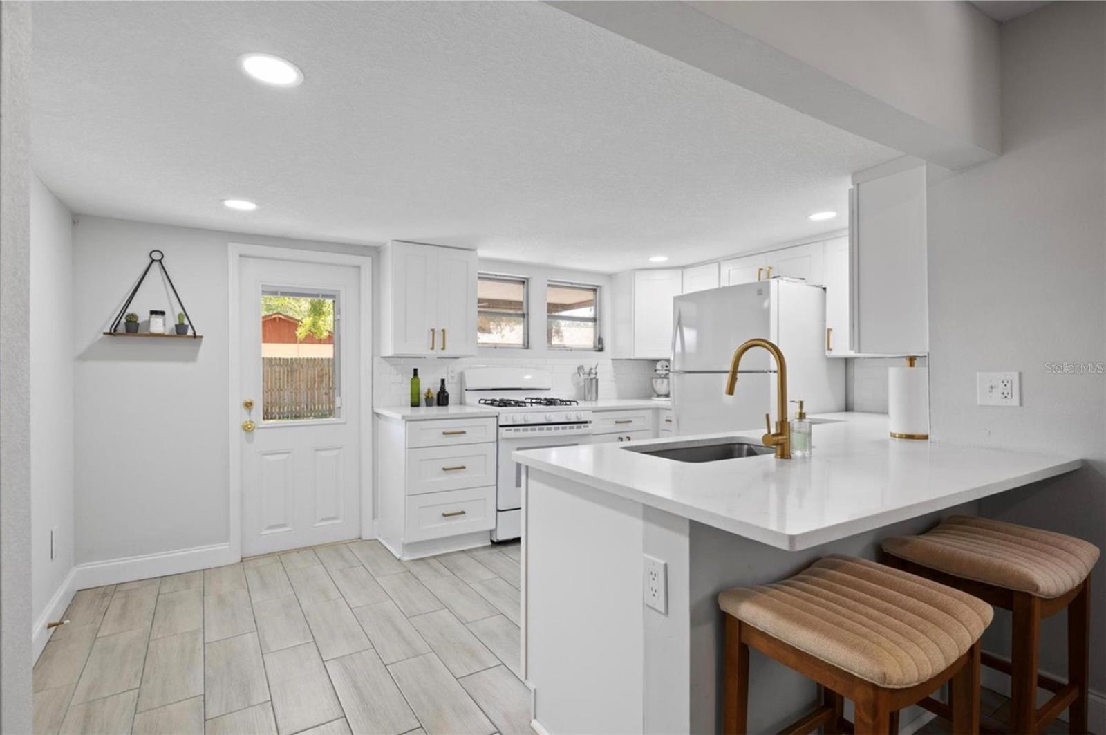 Image 8 of 19 For 2821 Marconi Street