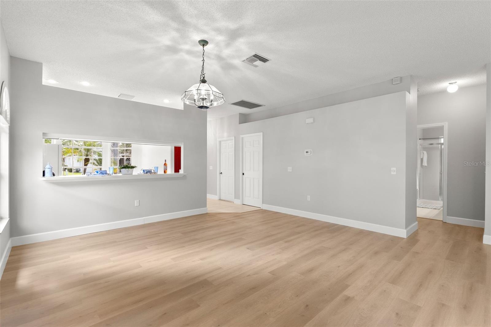 Image 9 of 60 For 604 Kingsmill Court