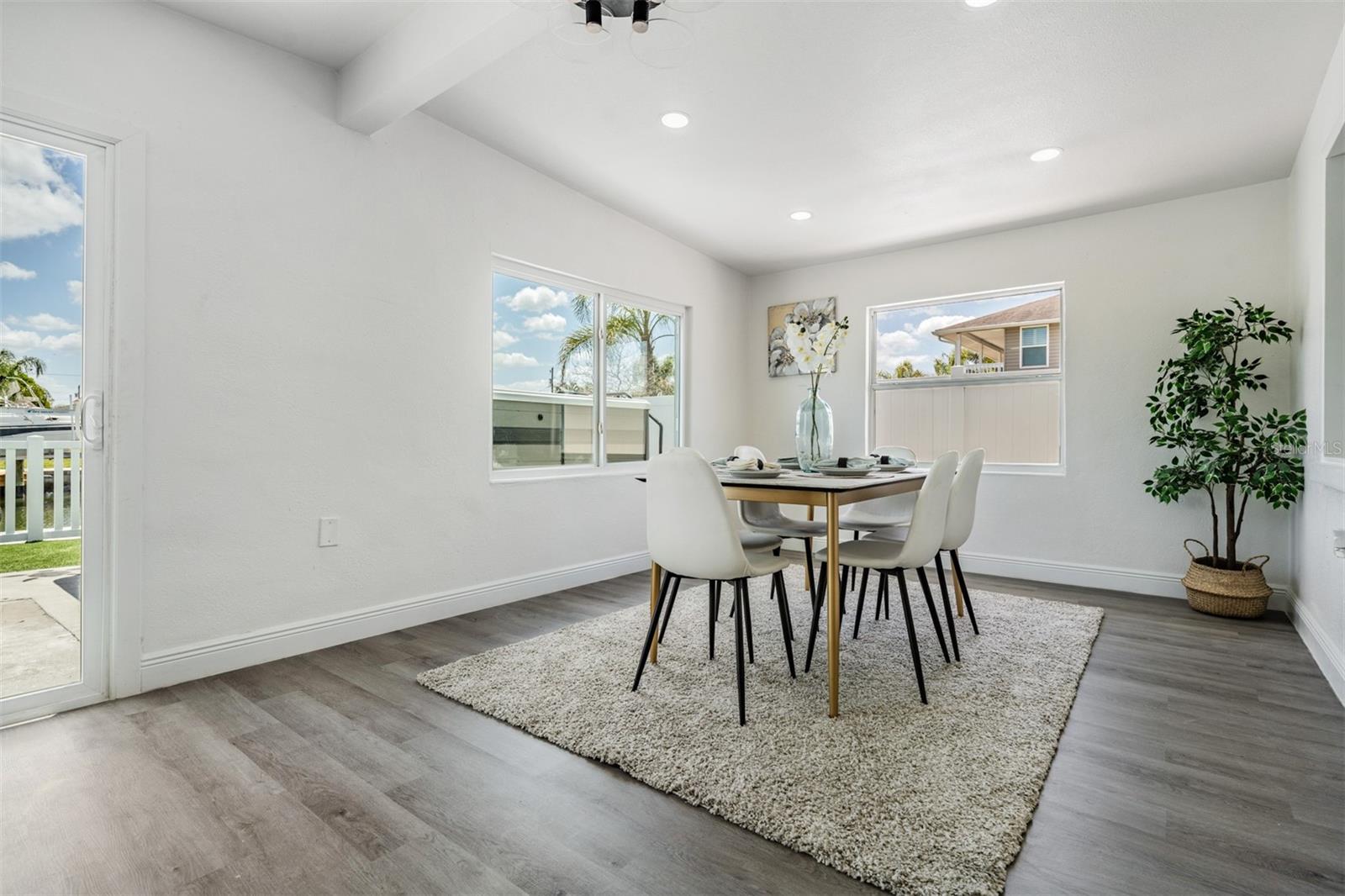 Image 11 of 38 For 13806 San Juan Avenue