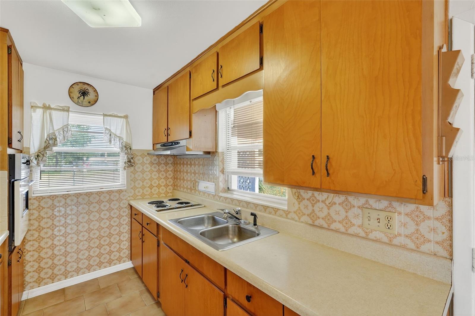 Listing photo id 10 for 814 Bel Air Drive