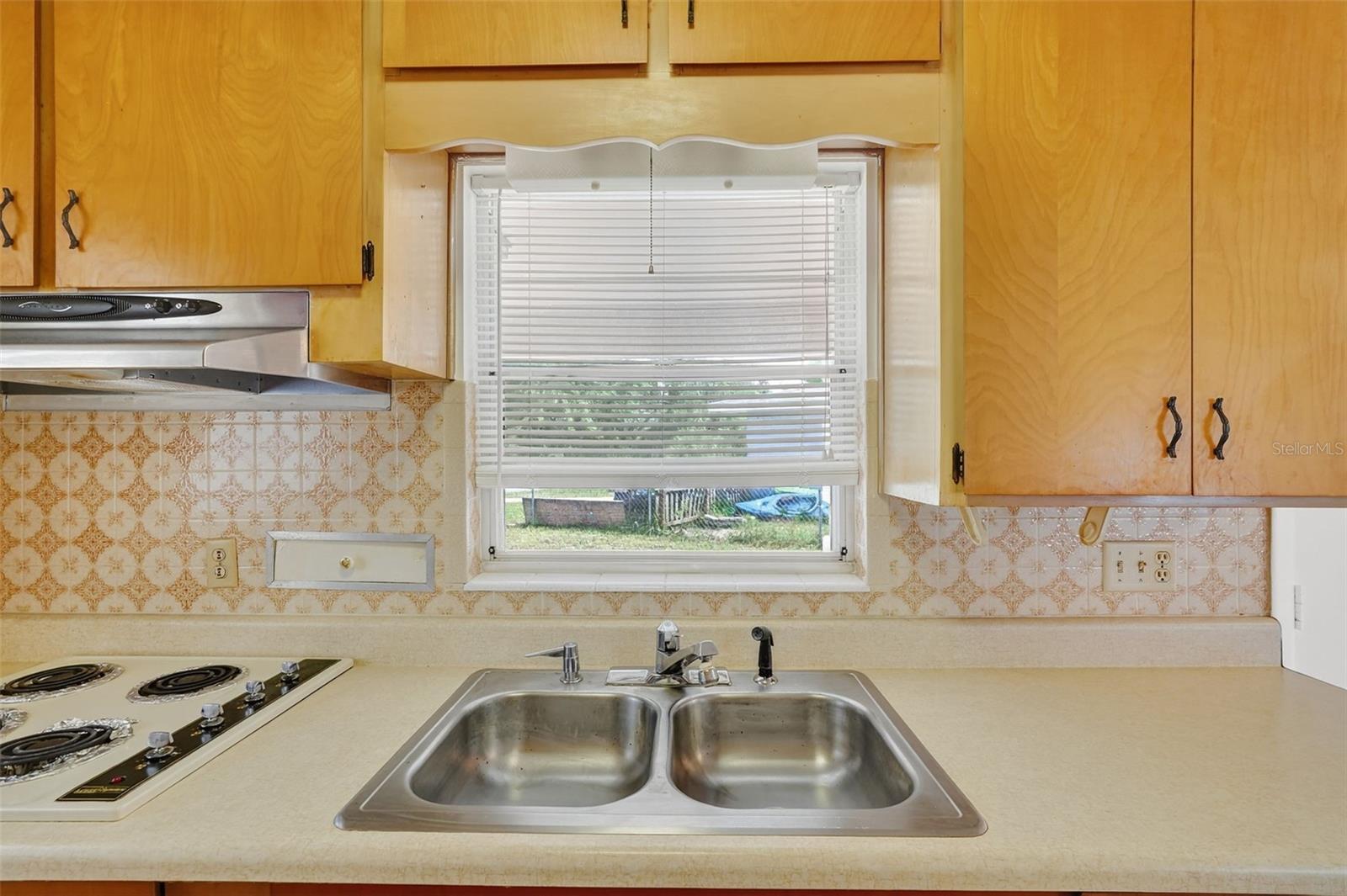 Listing photo id 12 for 814 Bel Air Drive