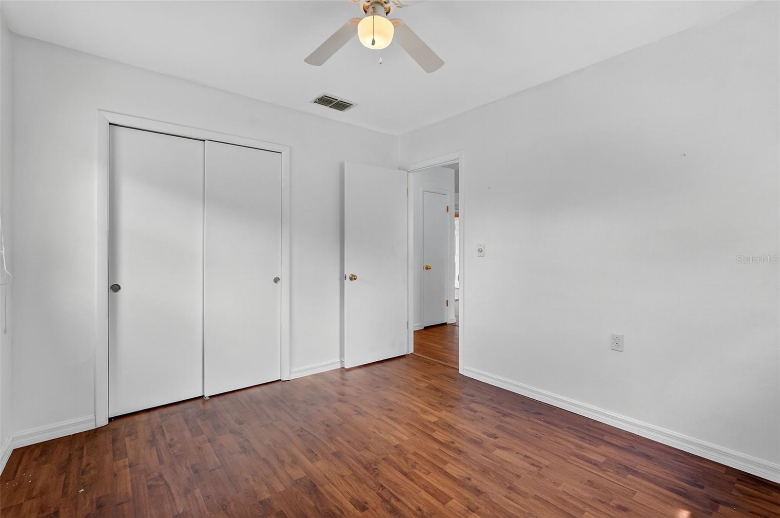 Listing photo id 17 for 814 Bel Air Drive