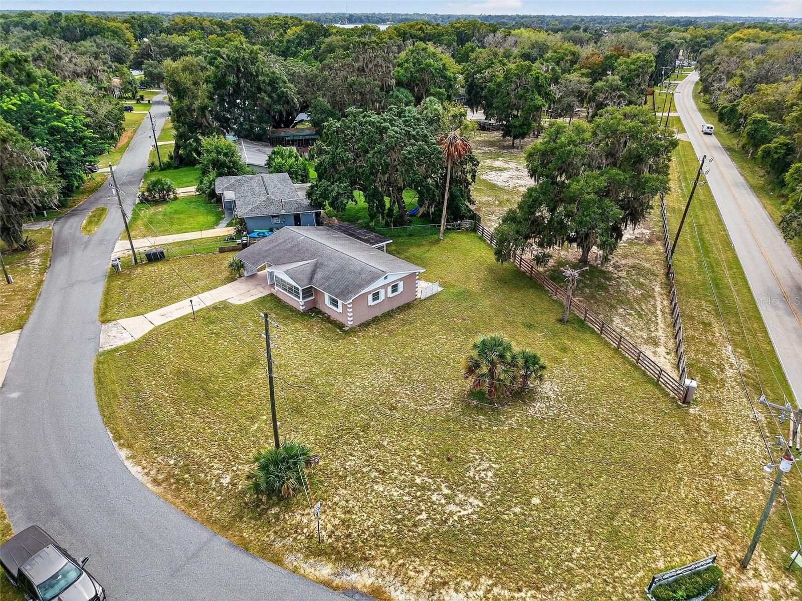 Listing photo id 0 for 814 Bel Air Drive