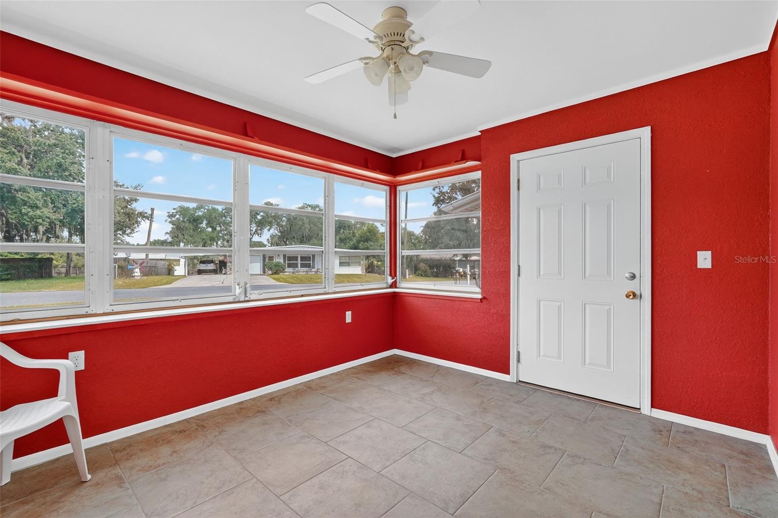 Listing photo id 19 for 814 Bel Air Drive